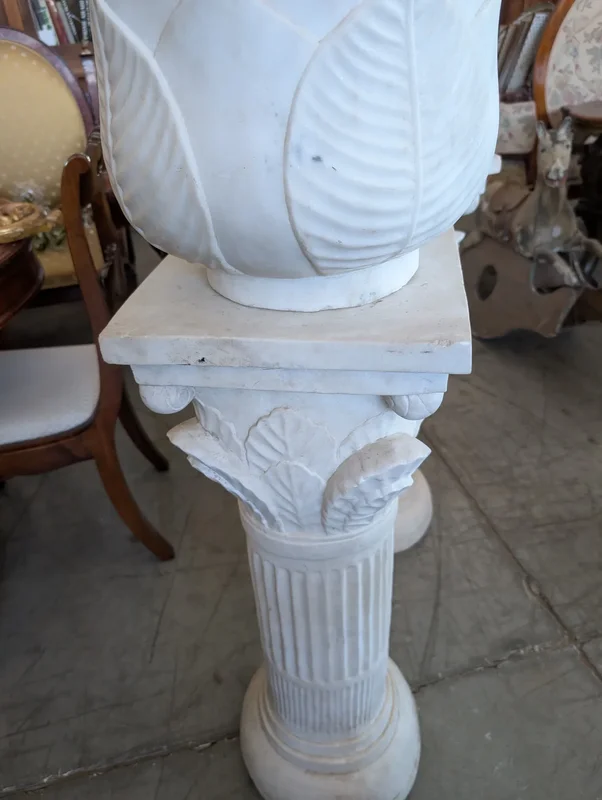 Pair of columns with white marble vase - early 20th century