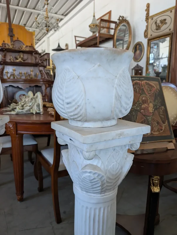Pair of columns with white marble vase - early 20th century
