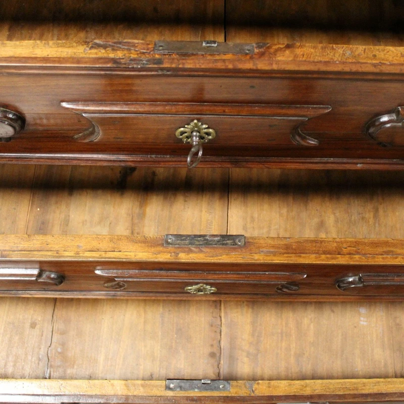 Antico canterano cassettone comò in noce 17°secolo