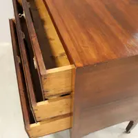 Ancienne commode Direttorio en noyer du XVIIIe siècle
