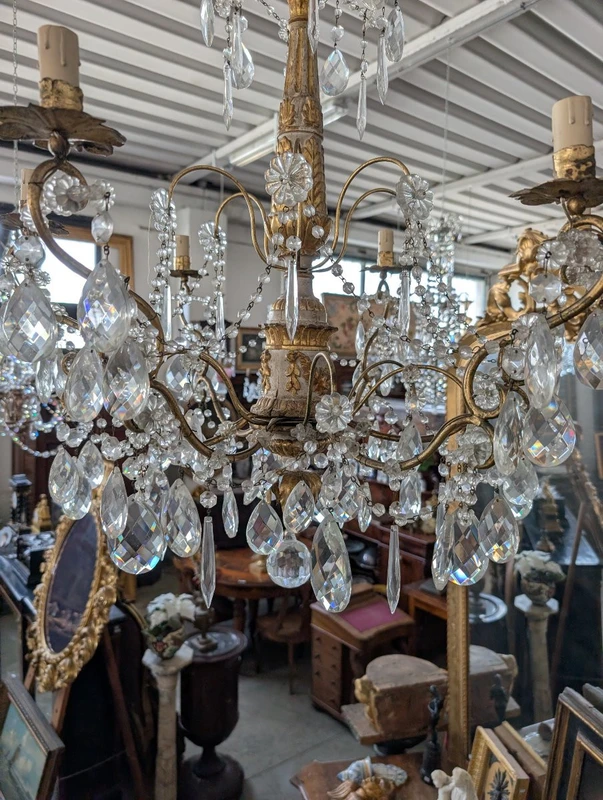 Lampadario genovese in legno intagliato e dorato, XVIII secolo con cristalli, prima metà 900