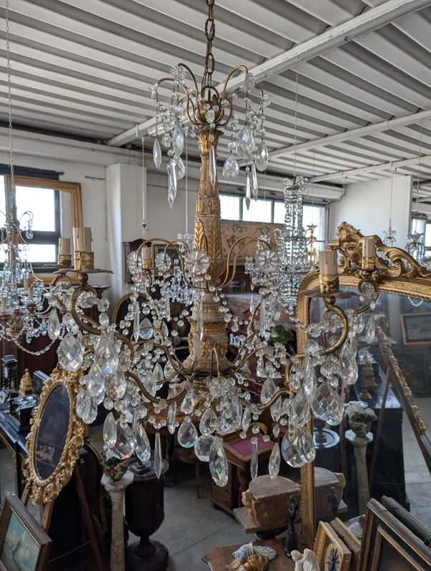 Lampadario genovese in legno intagliato e dorato, XVIII secolo con cristalli, prima metà 900