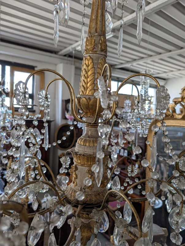 Lampadario genovese in legno intagliato e dorato, XVIII secolo con cristalli, prima metà 900