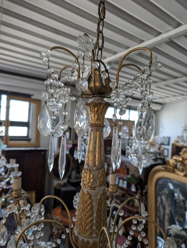 Lampadario genovese in legno intagliato e dorato, XVIII secolo con cristalli, prima metà 900