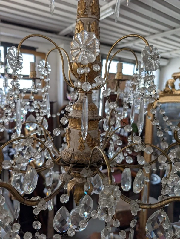 Lampadario genovese in legno intagliato e dorato, XVIII secolo con cristalli, prima metà 900