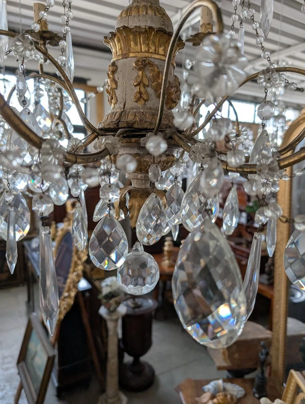 Lampadario genovese in legno intagliato e dorato, XVIII secolo con cristalli, prima metà 900