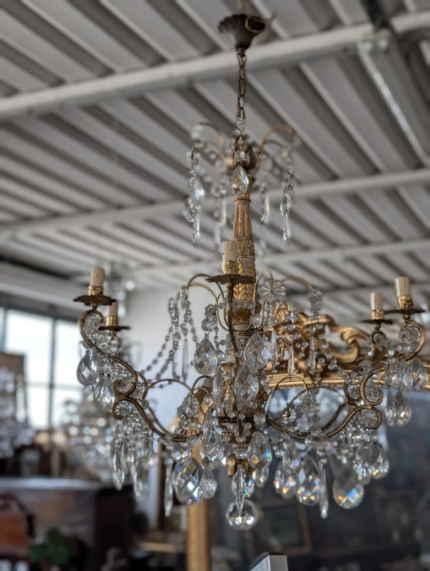 Lampadario genovese in legno intagliato e dorato, XVIII secolo con cristalli, prima metà 900