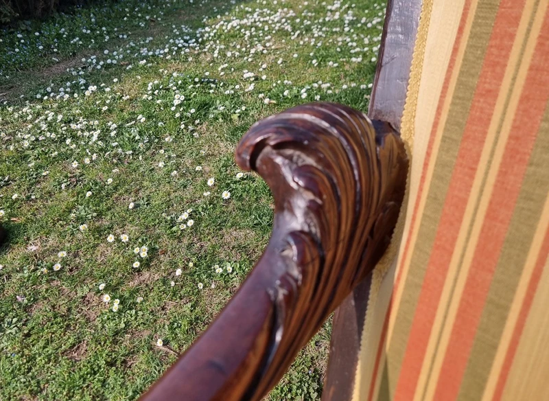 Original fauteuil en noyer sculpté à la main du 17e siècle