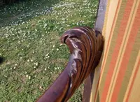 Original fauteuil en noyer sculpté à la main du 17e siècle