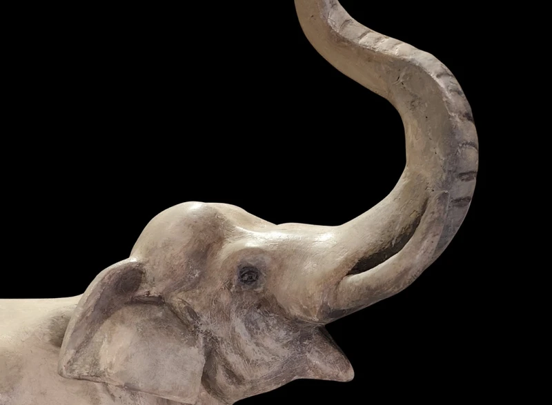 Elefante anni 40 Art Decò in terracotta e gesso