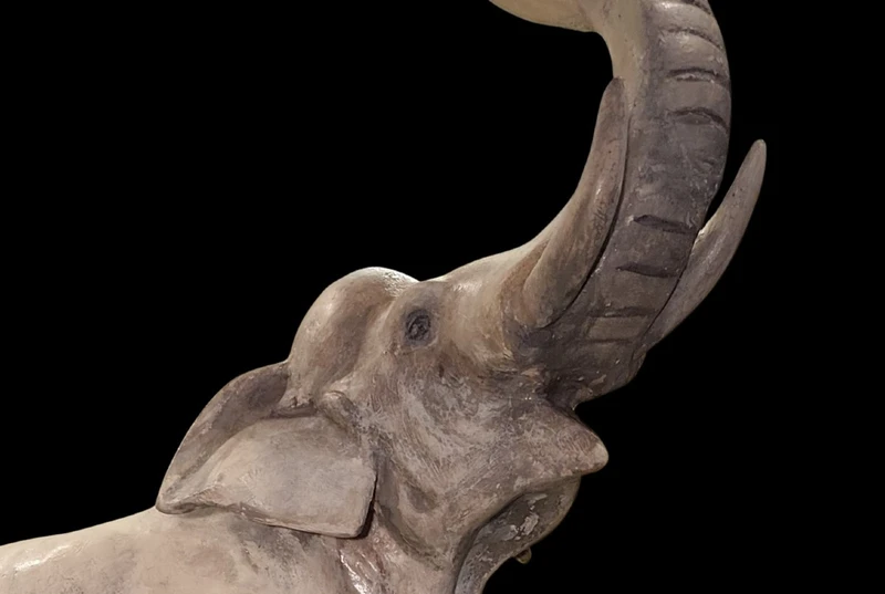 Elefante anni 40 Art Decò in terracotta e gesso