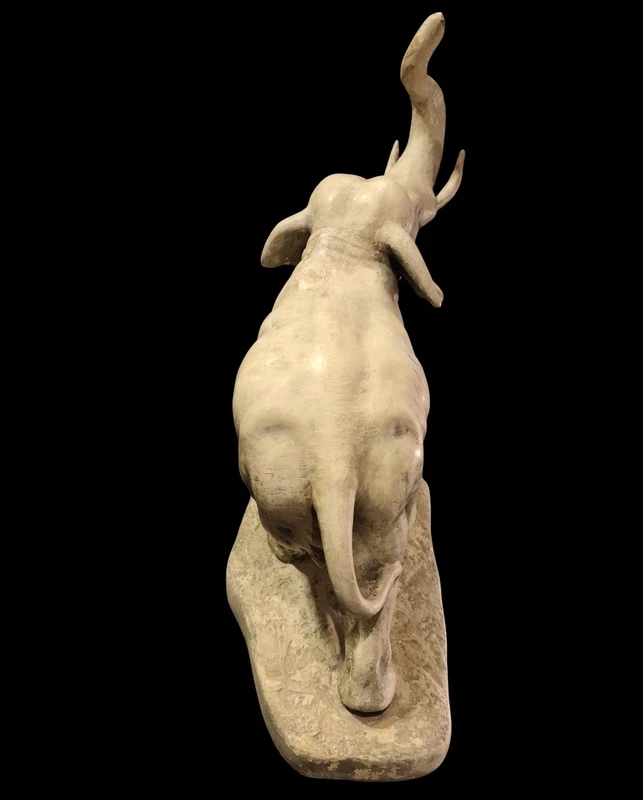 Elefante anni 40 Art Decò in terracotta e gesso