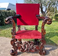 Coppia di troni dell’800 noce intagliato a mano