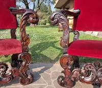 Coppia di troni dell’800 noce intagliato a mano