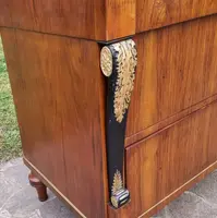 Cassettone Impero 1820 noce lastronato Lago di Garda