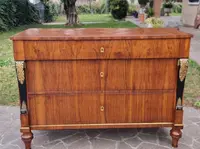 Cassettone Impero 1820 noce lastronato Lago di Garda