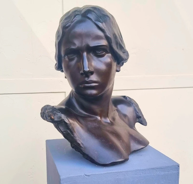 Scultura in bronzo 800 busto femminile