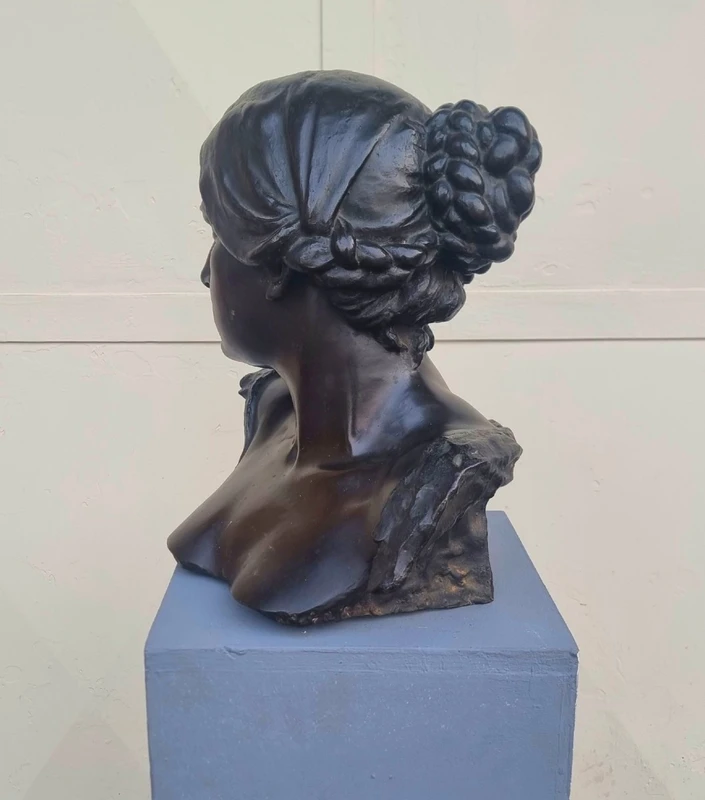 Scultura in bronzo 800 busto femminile