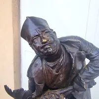 Scultura in bronzo '900 Prete che strangola un tacchino firmato