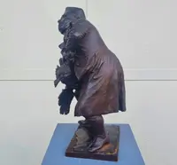 Scultura in bronzo '900 Prete che strangola un tacchino firmato