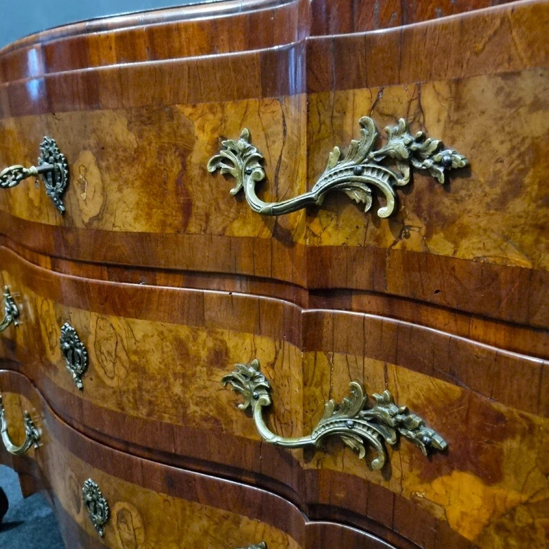 Cassettone Emiliano del ‘700 in legno di noce e olivo