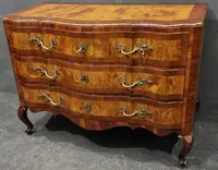 Cassettone Emiliano del ‘700 in legno di noce e olivo