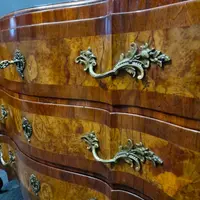 Cassettone Emiliano del ‘700 in legno di noce e olivo