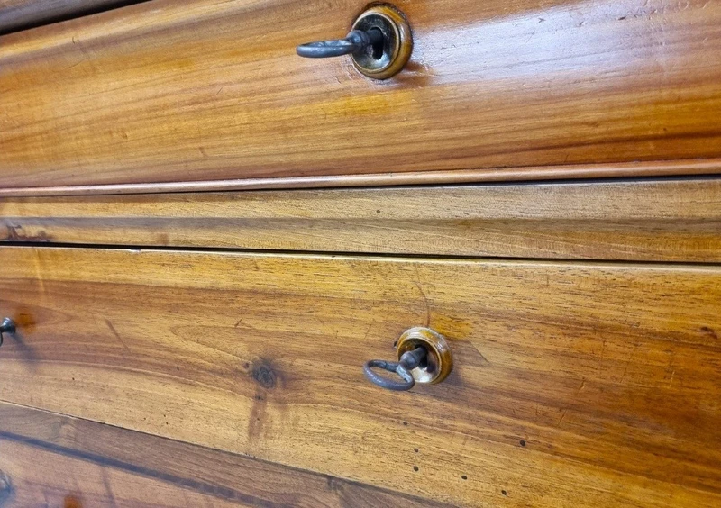 Cassettone Veneto noce chiaro e ciliegio del 1850 a 4 cassetti