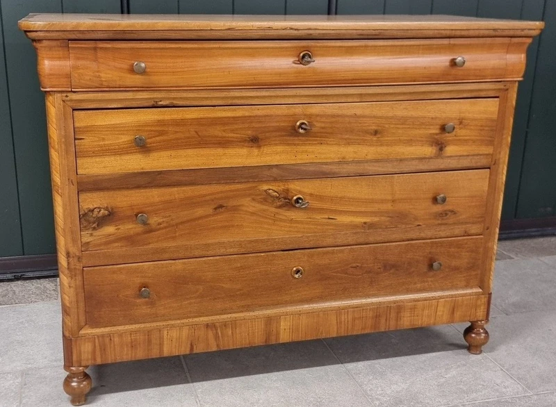 Cassettone Veneto noce chiaro e ciliegio del 1850 a 4 cassetti