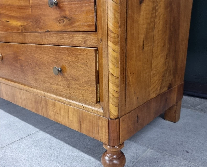 Cassettone Veneto noce chiaro e ciliegio del 1850 a 4 cassetti