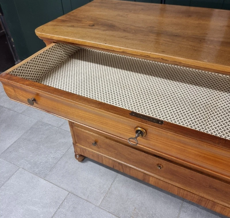 Cassettone Veneto noce chiaro e ciliegio del 1850 a 4 cassetti