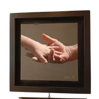 Context Art Miami Olio su tela” Hands of my Sun ”  al confine con l’iperrealismo