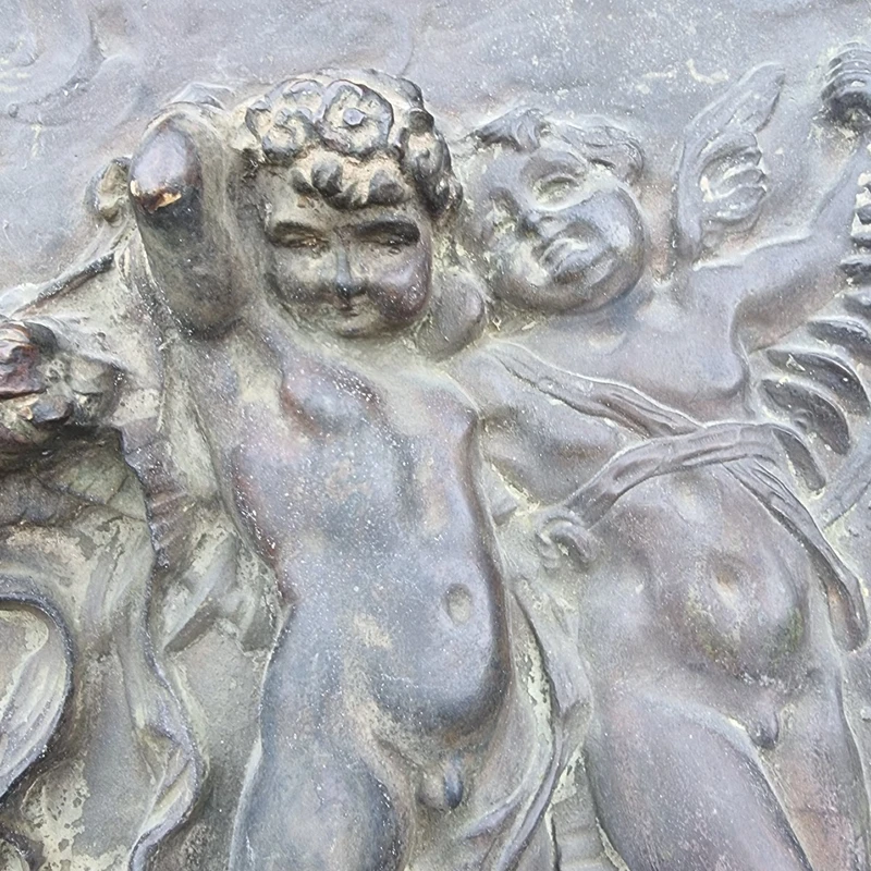 Paire de hauts-reliefs en bronze néoclassique 1780 jeu de putti