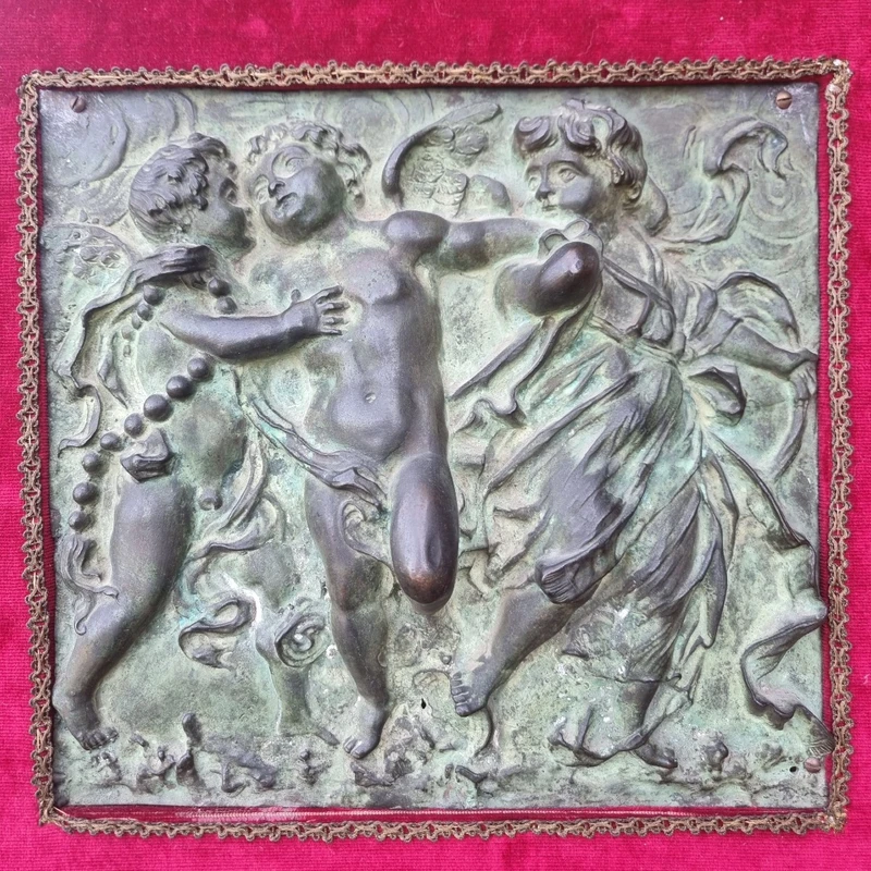 Paire de hauts-reliefs en bronze néoclassique 1780 jeu de putti