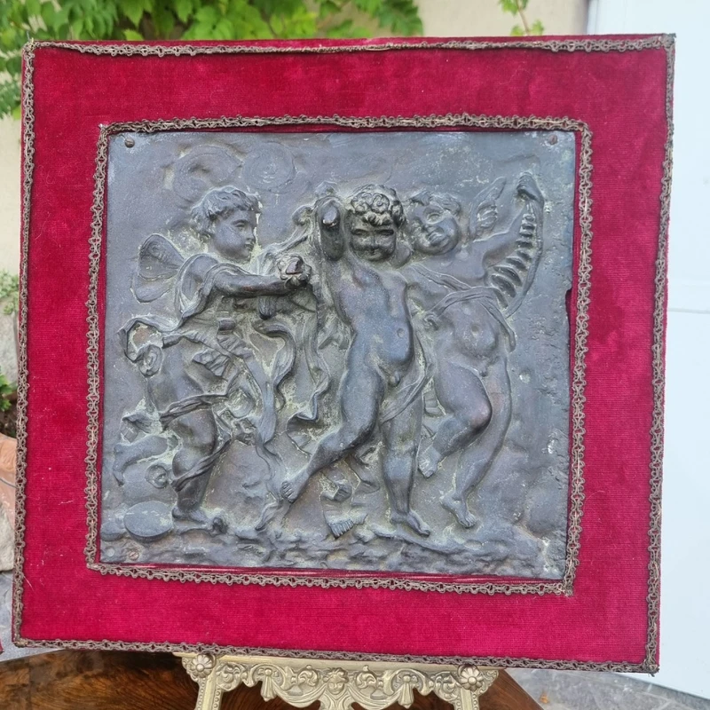 Paire de hauts-reliefs en bronze néoclassique 1780 jeu de putti