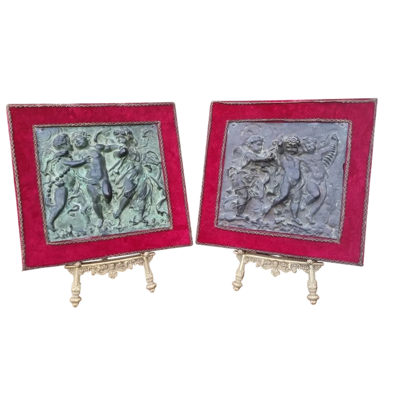 Paire de hauts-reliefs en bronze néoclassique 1780 jeu de putti