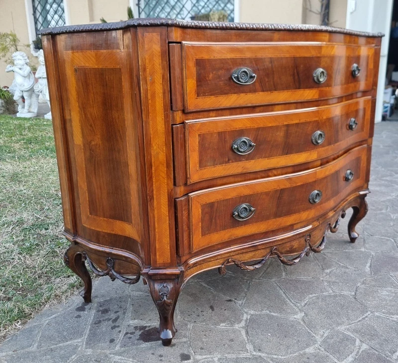 Commode vénitienne du XIXe siècle en noyer avec incrustations de palmiers