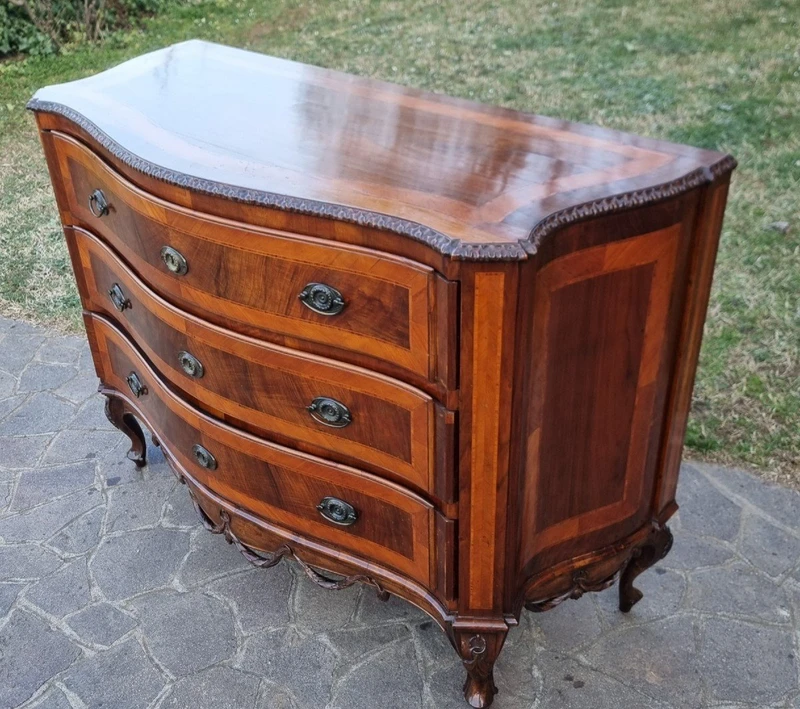 Commode vénitienne du XIXe siècle en noyer avec incrustations de palmiers