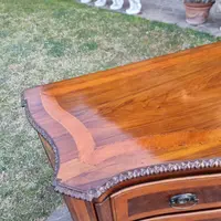 Commode vénitienne du XIXe siècle en noyer avec incrustations de palmiers