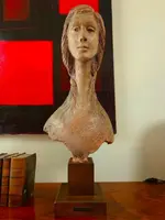 1976 Sculpture féminine en terre cuite : un chef-d'œuvre de Vincenzo Brunetti