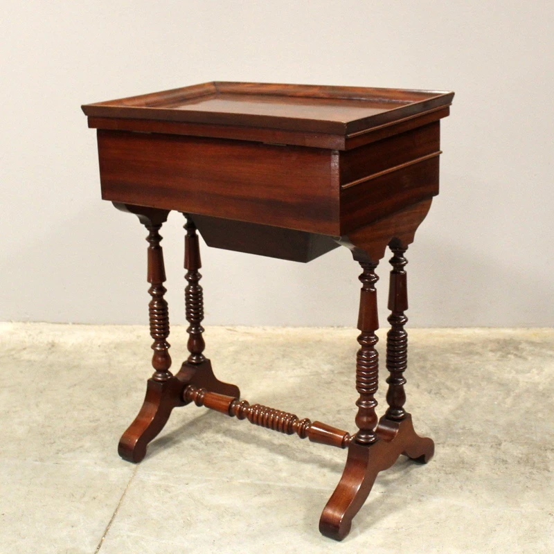 Antico tavolino in mogano 19°secolo