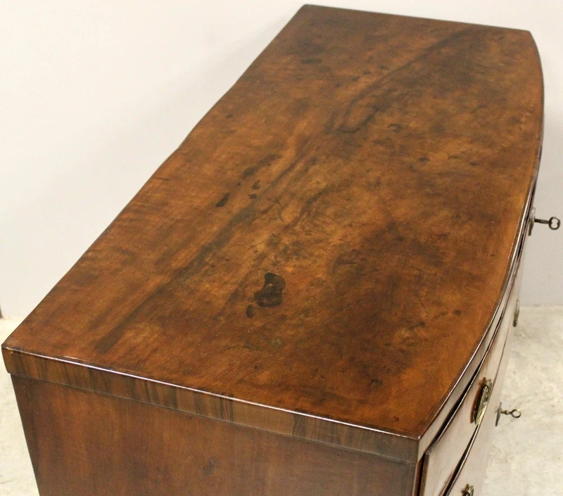 Commode ancienne Louis XV en noyer du XVIIIe siècle