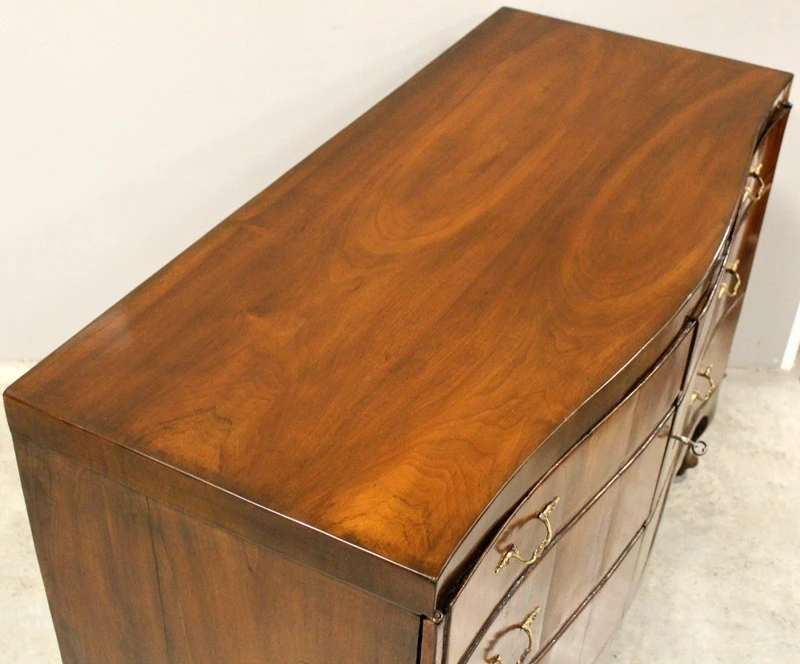 Buffet ancien Louis XV en noyer du XVIIIe siècle