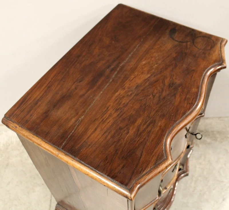 Antique Louis XV chest of drawers dresser in walnut 18th century