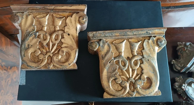 Paire de frises anciennes en bois sculpté et doré