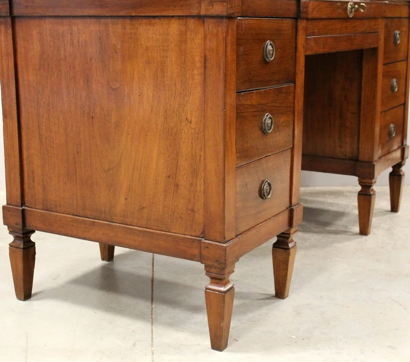 Bureau ancien Louis XVI en noyer 18ème siècle