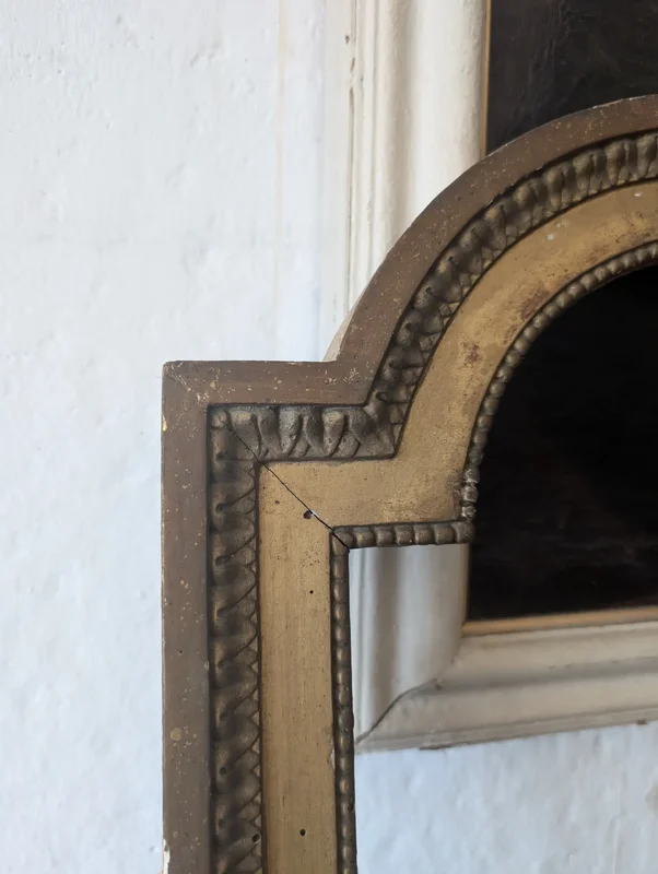 Gilt wood frame with ribbed cyma