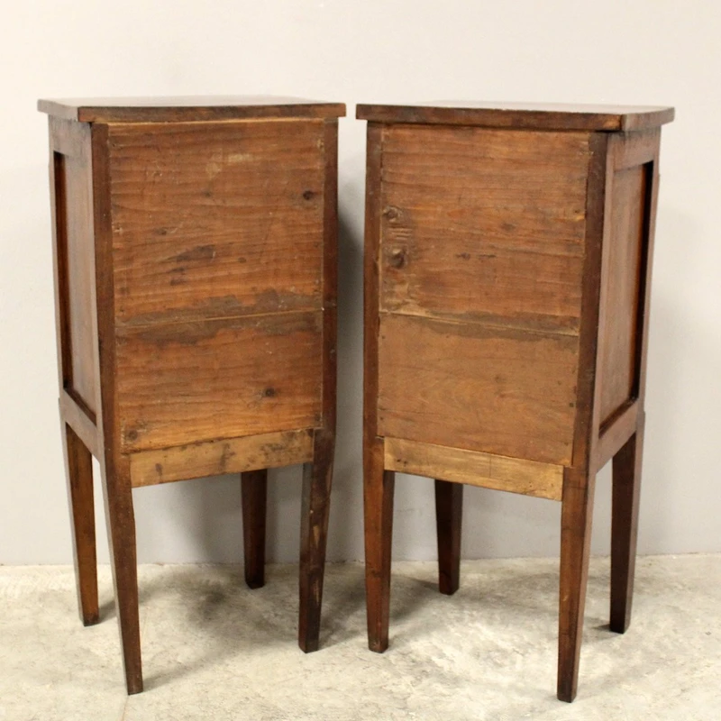 Antique pair of 18th-century walnut Direttorio bedside tables
