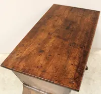 Buffet ancien Louis XV en noyer et cerisier du XVIIIe siècle