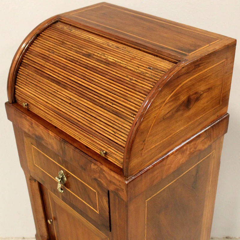 Ancienne table de chevet Direttorio en noyer incrusté 18ème siècle